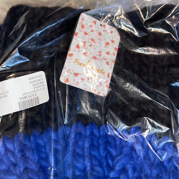 🆕Free People Cozy Up Color Block Pom Beanie - Picture 2 of 4